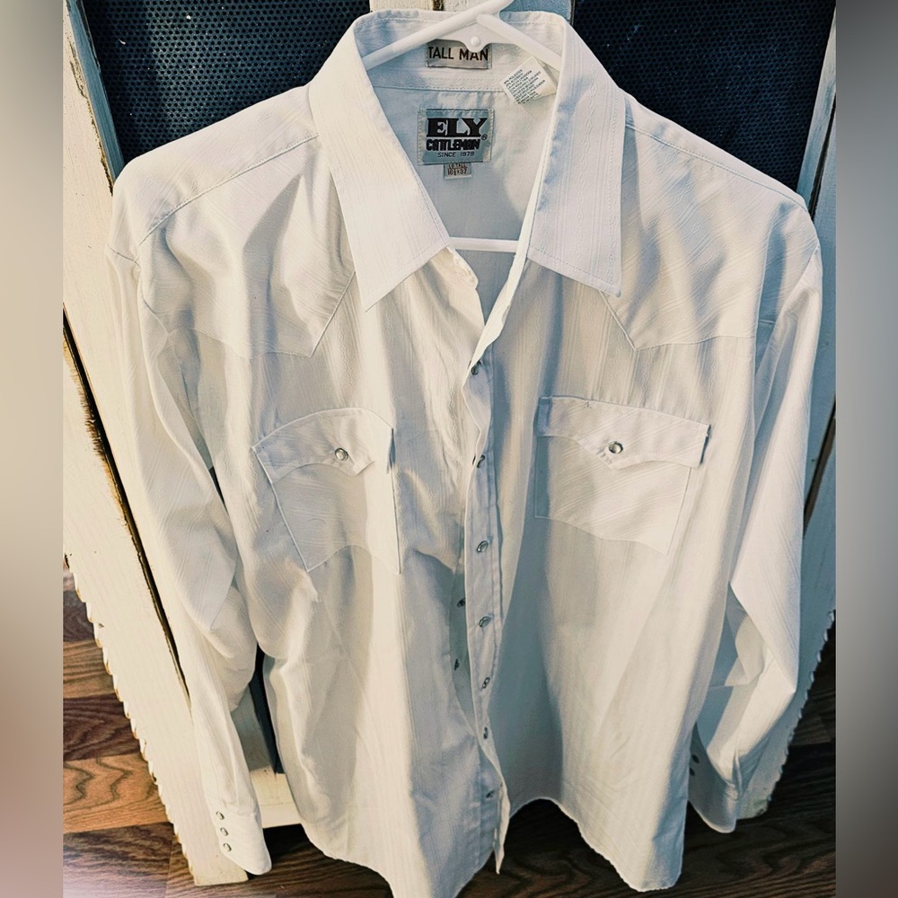 Men’s ELY cattleman TALL MAN pear snap.